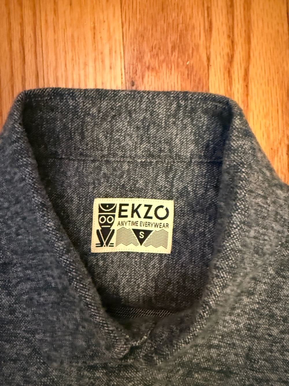 Ekzo grey heathered flannel shirt. Size small